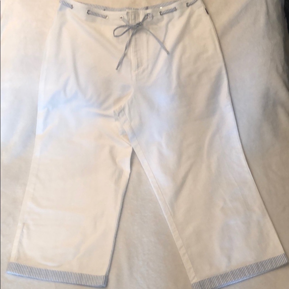 TOMMY HILFIGER White w/ blue stripe detail capris